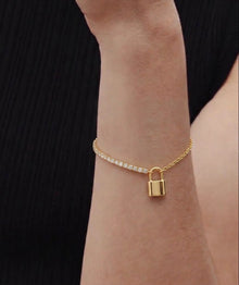 Story Bracelet